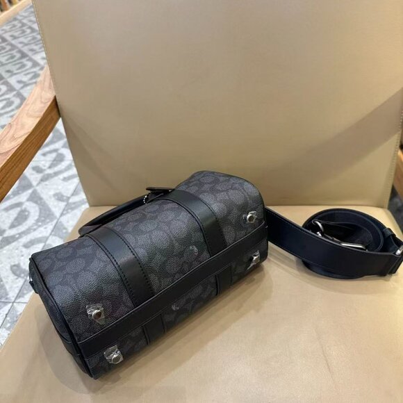 Coach men's Boston monogram pillowcase, size 25cm x 15cm x 11cm - Picture 5 of 8